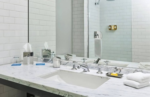 Downtown San Diego Hotel | Central Hotel with Fitness Center & Bar Artistic City - 4 Classic Rooms