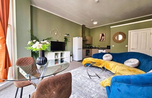 Hove Apartment | Central Hove 3 Bedroom Flat BN310FIR03