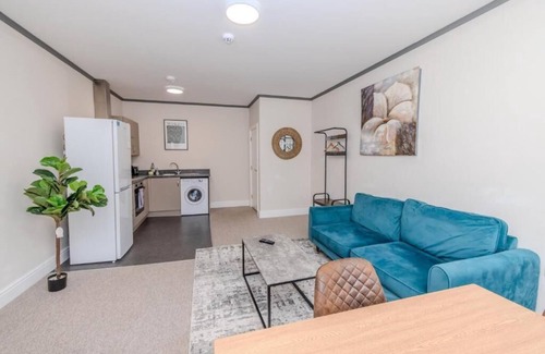 Hove Apartment | Central Hove 3 Bedroom Flat BN310FIR04