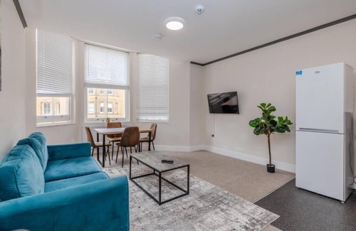 Hove Apartment | Central Hove 3 Bedroom Flat BN310FIR04