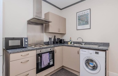 Hove Apartment | Central Hove 3 Bedroom Flat BN310FIR04