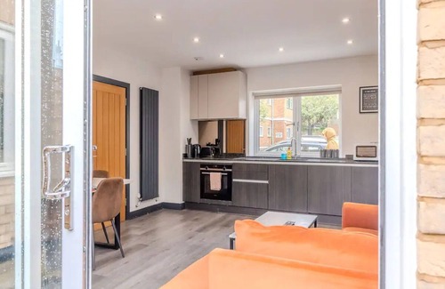 Hove Apartment | Central Hove 3 Bedroom Flat BN340AWIL