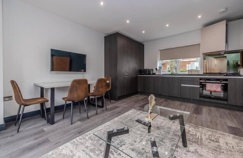 Hove Apartment | Central Hove 3 Bedroom Flat BN340BWIL