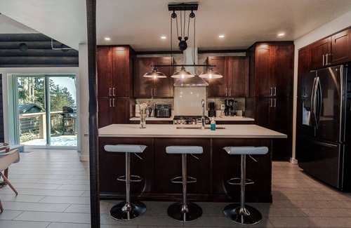 Regional District of Nanaimo Cabin | Central Island Log Cabin | Perfect Base for Exploring