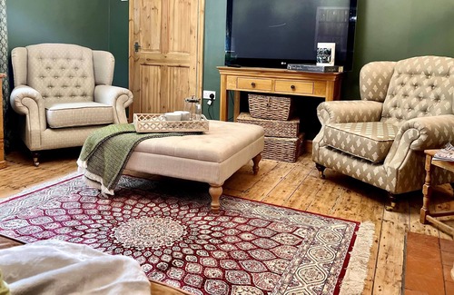 Merthyr Tydfil House | Central Location | Roll Top Bath | Free Parking