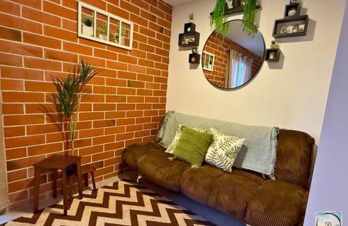 Zona 10 Apartment | Central Location, Secure & Vibrant Night Life!