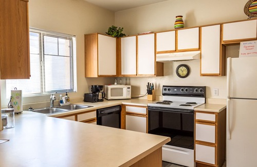 Mesa Condo | Central location, cozy, quiet, gated. Your home base to explore!