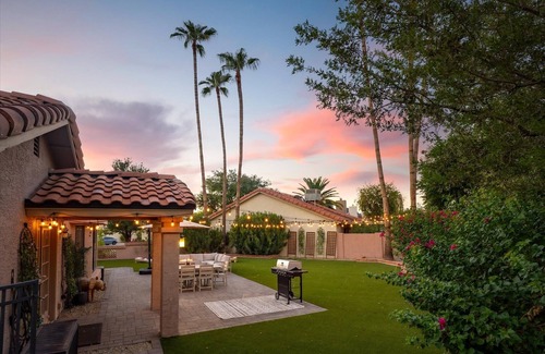 Chandler House | Central Location, Hot tub, Putting Green, Movie Projector, Large Yard