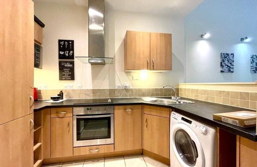 Swindon Apartment | Central Location*Long Stays*Wyvern Theatre