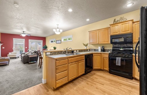 Southeast Boise House | Central Location-Stocked Kitchen- BBQ