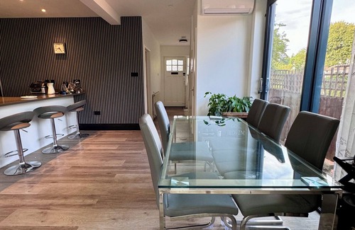 Fortis Green House | Central London Tennis Court