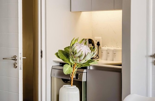 Bantry Bay Apartment | Central Minimalist 1bed by the Ocean The Bantry