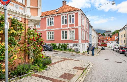 Bergen City Centre Apartment | Central & Modern Apartment in the Coziest Street in Bergen
