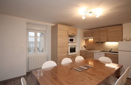 Mont-Dore Apartment | Central Mont-Dore T5, 2-Star, WiFi, Ski Storage, Sleeps 10