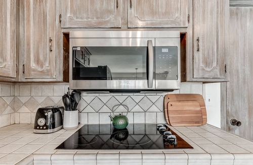 Central Oklahoma City House | Central OKC - Spacious home with pool, gym, pool table, and shuffleboard