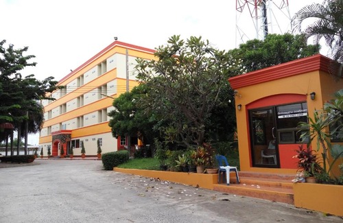 Sing Buri Hotel | Central Park Hotel