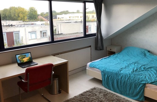 Municipality of Zoetermeer House | Central quiet comfortable 5 bedroom house + garden