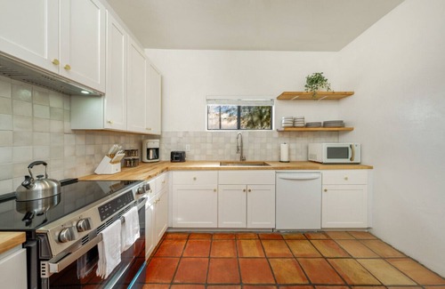 Tucson House | Central & Quiet/Near Alvernon Park/2 BR 1.5 BA