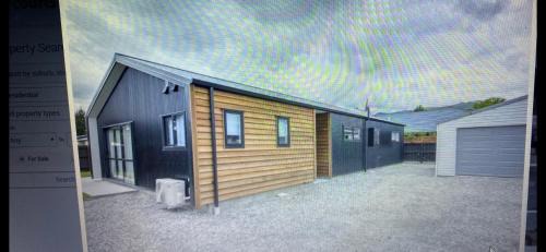 Lowburn House | Central Retreat and self contained with free wifi