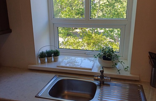 Belfast City Centre Apartment | Central Retreat Belfast - Modern 2 bedroom apartment with free parking.