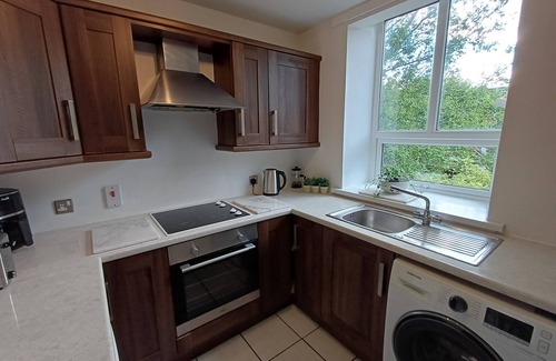 Belfast City Centre Apartment | Central Retreat Belfast - Modern 2 bedroom apartment with free parking.
