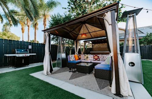 La Mesa House | Central SD, Luxury Home and Casita, Pool, BBQ, Sleeps10