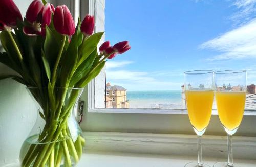 Broadstairs Apartment | Central, Seaview Apartment, 3 beds, 2 baths, kid & dog friendly at The Lookout Broadstairs