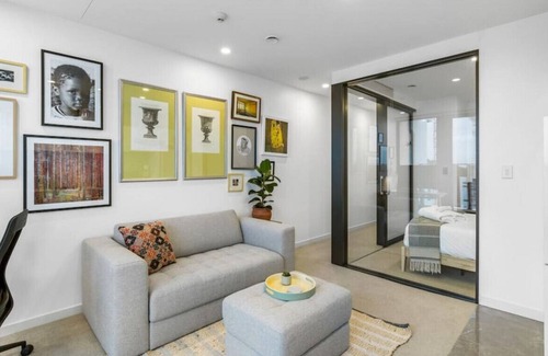 Grafton Apartment | Central Sensation w/ Amazing Views | WiFi Netflix