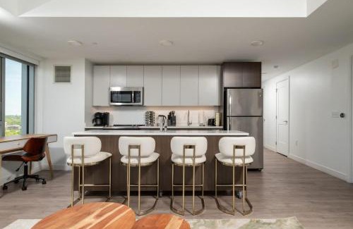 Central Square Apartment | Central Serene Condo King Bed by MIT Harvard GYM