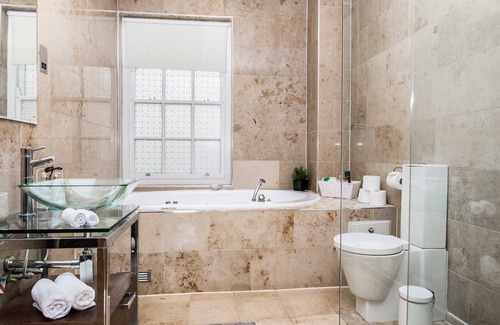 Southampton City Centre House | Central Southampton 5 Bedroom House Self Catering