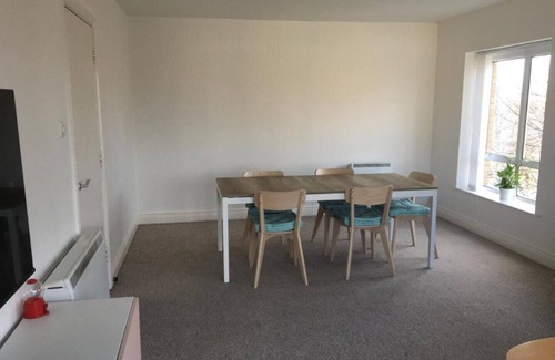 Toberbunny Apartment | Central Spacious 3 Bedroom Apartment With Parking