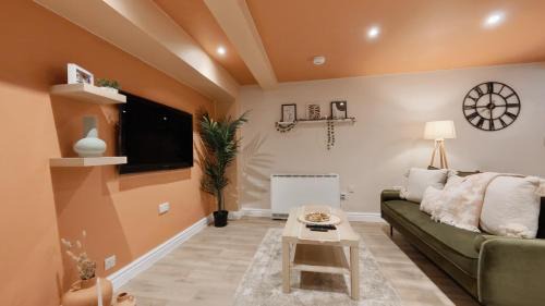 Birmingham City Centre Apartment | Central Spacious Quirky Apartment in Birmingham with Free Wi-Fi, Parking
