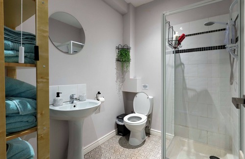 Queens Quarter Apartment | Central, Stylish, & Modern Flat in Belfast