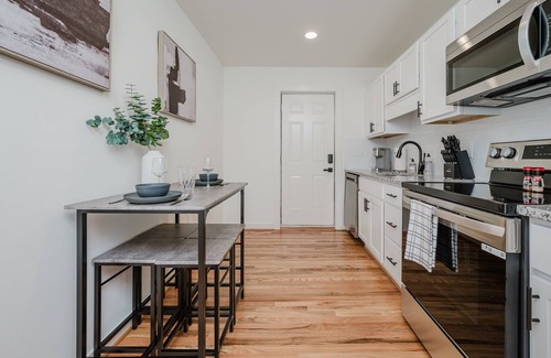 Civil Rights Historic District Condo | Central Suites Trio-Groups/Multi-King Beds/Parking