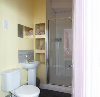 Tenby Apartment | Central Tenby North Beach Apartment with Parking
