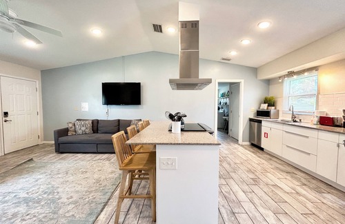 St. Petersburg - Clearwater House | Central to Downtown St Pete, Trop, Beaches & Tampa - Fabulous location!
