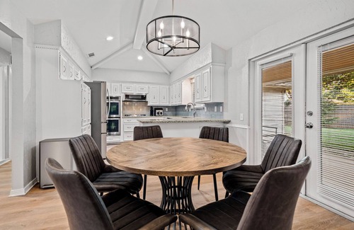 Richardson House | Central Updated 4 beds 3 baths