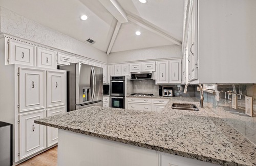 Richardson House | Central Updated 4 beds 3 baths