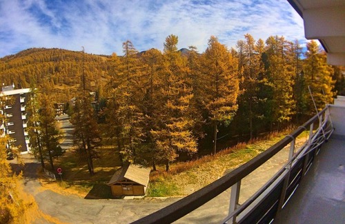 Les Claux Apartment | Central Vars Apt: Sleeps 6, Near Slopes, Spacious Balcony