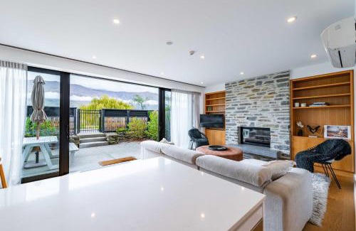 Wanaka Apartment | Central Wanaka Lakeside Condo