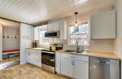 Lake Ozark Cottage | Central Waterfront Home w/Dock in Lake Ozark!