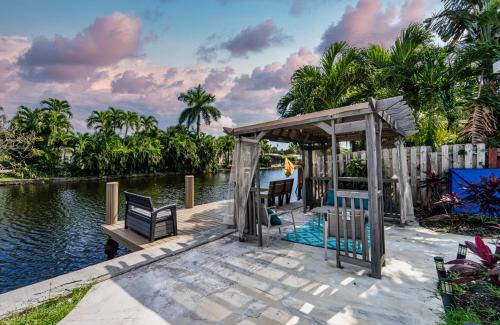 Wilton Manors Villa | Central Waterfront Villa Salt Wtr Pool Near Beach