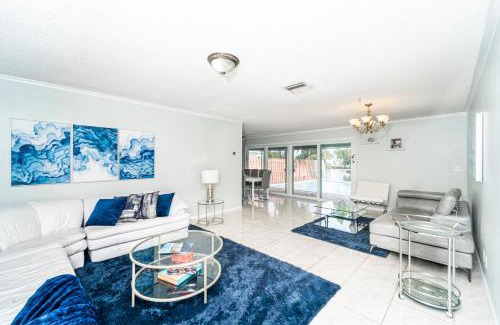 Wilton Manors Villa | Central Waterfront Villa Salt Wtr Pool Near Beach