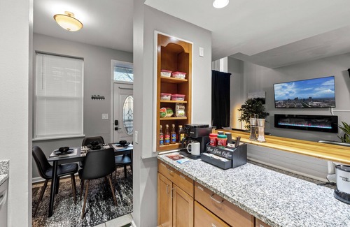 Central West End House | Central West End/WashU/BJC/St Louis Children's Hospital/Forest Park 3br Euphoria