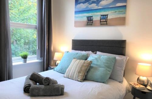 Wigan Apartment | Central Wigan welcoming Townhouse sleeps up to 6