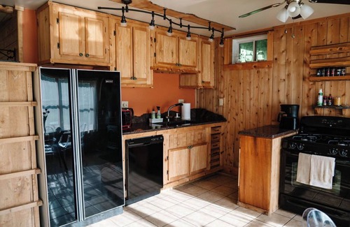 Holden House | Central yet quiet Log Cabin on 4 acres with laundry, kitchen, bathroom and sauna