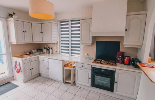 Brignogan-Plage House | Centrally located house near the beach