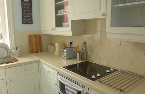 North Berwick Apartment | Centrally located, one bedroom beachside apartment.