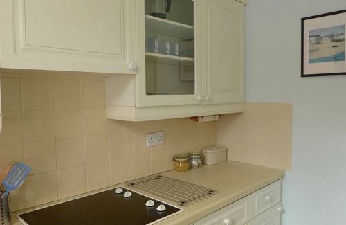 North Berwick Apartment | Centrally located, one bedroom beachside apartment.