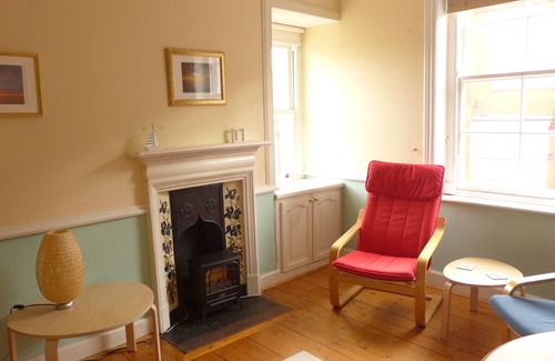 North Berwick Apartment | Centrally located, one bedroom beachside apartment.